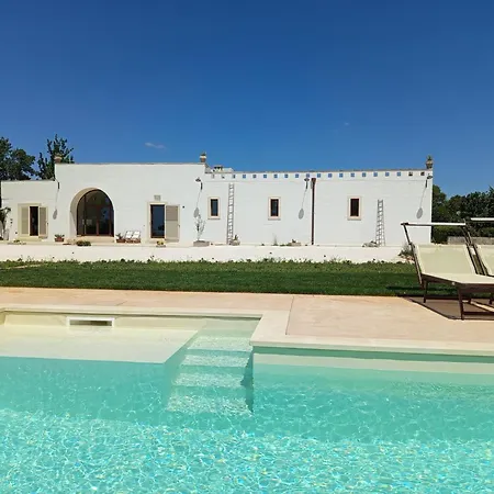 Bed & Breakfast Masseria Kalandini 4*